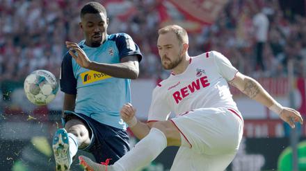 Duellieren sich am 11. März: Marcus Thuram (l.) und Rafael Czichos.