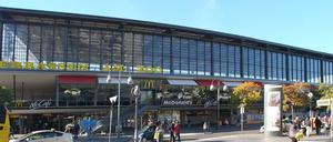 Berlin, Bahnhof Zoo am Hardenbergplatz.