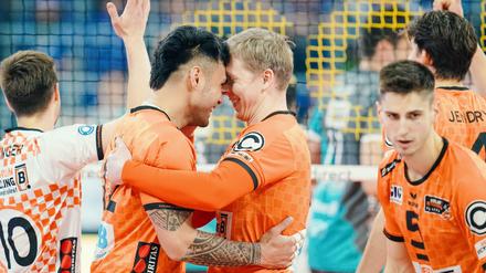 Siegessicher. Samuel Tuia (l.) und Sergey Grankin überzeugten im Pokalfinale.