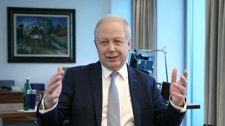 Der ARD-Vorsitzende Tom Buhrow bangt um die Erhöhung des Rundfunkbeitrages ab 2021.
