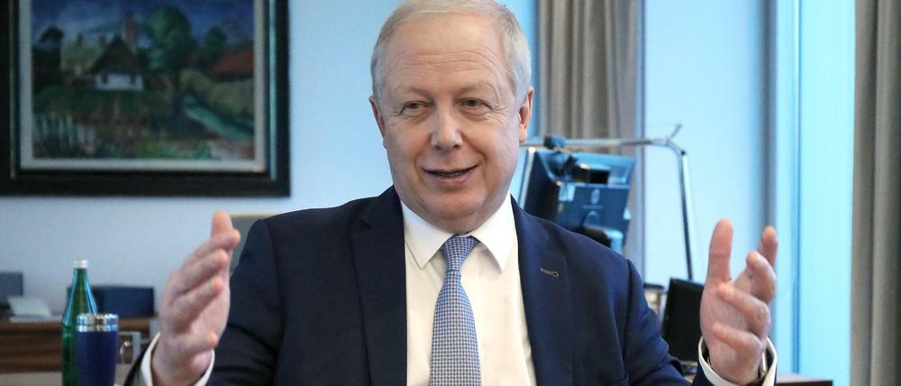 Der ARD-Vorsitzende Tom Buhrow bangt um die Erhöhung des Rundfunkbeitrages ab 2021.