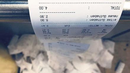 Bon Voyage. Wenn alle Händler mit neuen digitalen Kassen ausgerüstet sind, muss der Bon nicht mehr zwingend ausgedruckt werden.