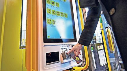 Ohne Cash. In 36 Zügen kann man nun mit EC- und Kreditkarte, Apple-Pay und Google-Pay bezahlen. 