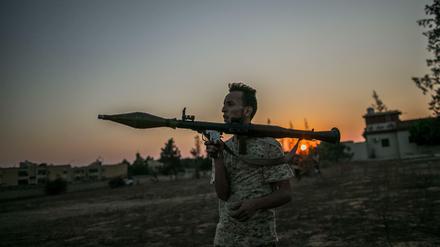 Ein bewaffneter Kämpfer in Libyen.