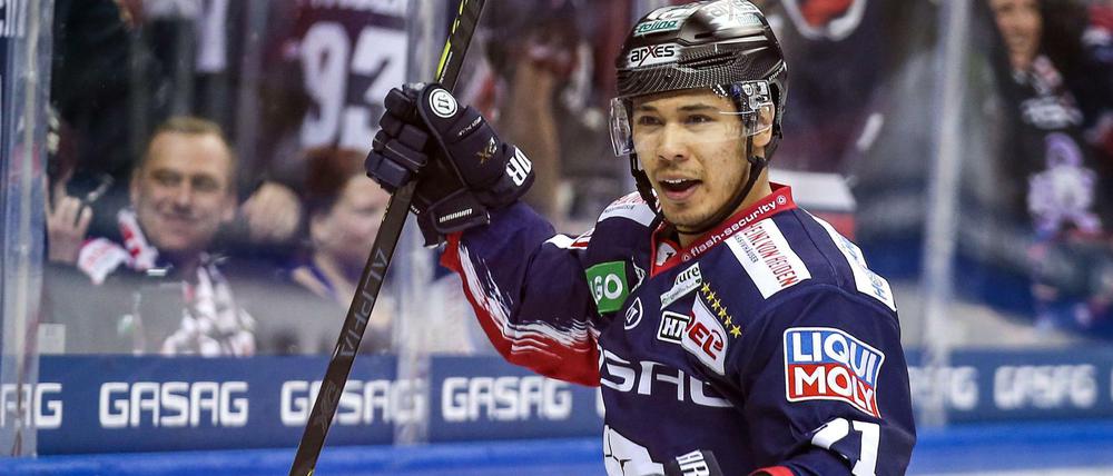 Oft da, wenn es wichtig ist. Austin Ortega feiert einen seiner beiden Treffer im Spiel gegen Mannheim.