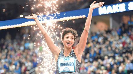Das nächste Feuerwerk: Beim Istaf Indoor in der Arena am Ostbahnhof macht Weitspringerin Malaika Mihambo wieder einen großen Satz.