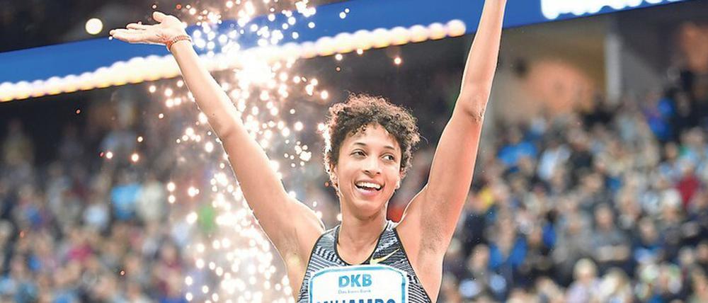 Das nächste Feuerwerk: Beim Istaf Indoor in der Arena am Ostbahnhof macht Weitspringerin Malaika Mihambo wieder einen großen Satz.
