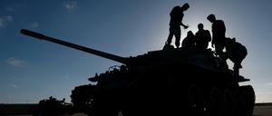 Kämpfer des abtrünnigen Generals Chalifa Haftar im libyschen Bengasi. 