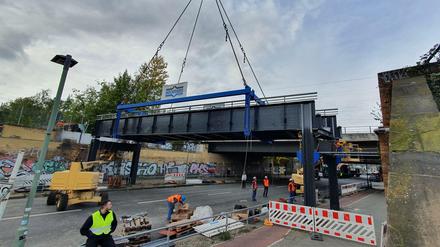 Im Oktober wurde Brücke Nummer 10 eingehängt