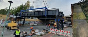 Im Oktober wurde Brücke Nummer 10 eingehängt