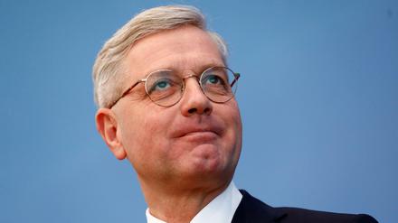 Norbert Röttgen spricht in der Bundespressekonferenz über seine Kandidatur. 