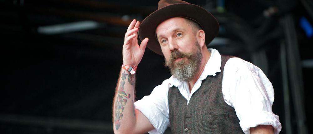 Andrew Weatherall bei einem Auftritt auf dem The Apple Cart Festival 2011 in London.