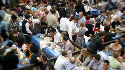 In Bierzelten südlich des Mains wird in der Regel Bayerisch gesprochen - aber welches Bayerisch?