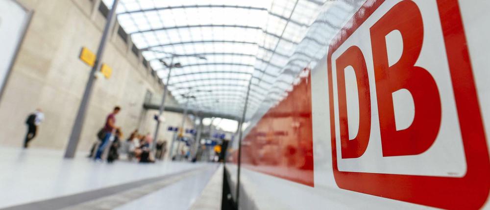 Am Bahnhof Köln/Bonn Flughafen.
