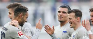 Endlich wieder jubeln. Matheus Cunha (l.) bescherte Hertha mit seinem ersten Tor im ersten Spiel einen wichtigen Sieg.