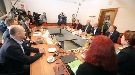 Suche nach einer Lösung: Vertreter von Die Linke, SPD, Bündnis 90/Die Grünen und CDU am Mittwoch im Thüringer Landtag.