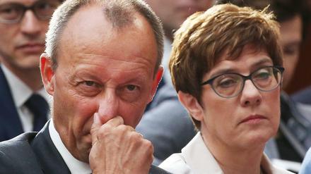 Offenbar hat Friedrich Merz, hier mit CDU-Chefin Annegret Kramp-Karrenbauer, die Nase voll von Medien. Das Schöne sei, wie man mit Social Media eigene Interessen wahrnehmen könne.