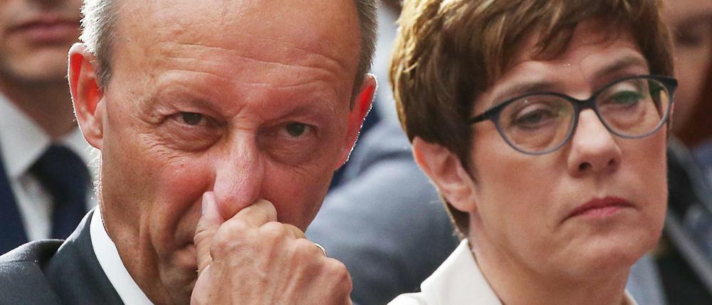 Offenbar hat Friedrich Merz, hier mit CDU-Chefin Annegret Kramp-Karrenbauer, die Nase voll von Medien. Das Schöne sei, wie man mit Social Media eigene Interessen wahrnehmen könne.