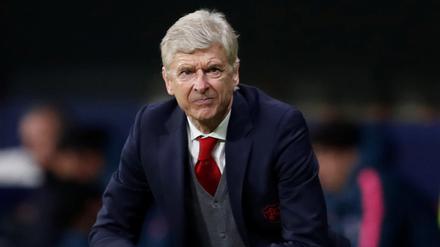 Abseits ist, wenn der Schiri pfeift. Das weiß auch Arsène Wenger.