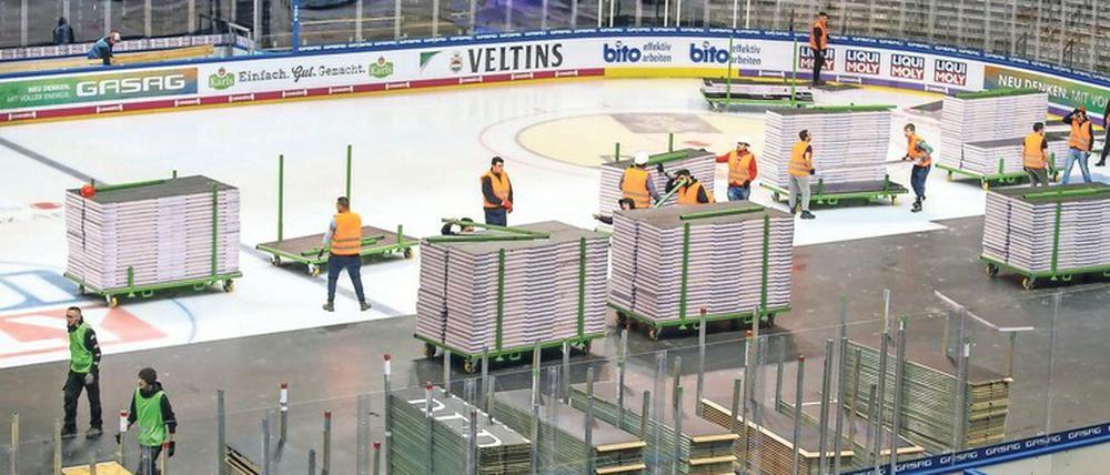 Bau um, bau um. Am Sonntag finden innerhalb weniger Stunden gleich zwei Spiele unterschiedlicher Sportarten am Ostbahnhof statt.