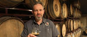 Berliner Spezialitäten: Einige der Biere, die Oli Lemke braut, reifen in Holzfässern.