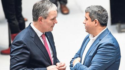 Beziehungskrise. SPD-Fraktionschef Raed Saleh (rechts) ist nach eigenen Worten „erschüttert“ über das Verhalten des CDU-Fraktionsvorsitzenden Burkard Dregger, der dem thüringischen FDP-Politiker Thomas Kemmerich nach dessen Wahl zum Ministerpräsidenten mit Stimmen der AfD gratulierte. 