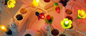 Lichtinstallation aus der Ausstellung „Bulb Fiction“.