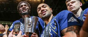 Zur Party? Zur Party: Landry Nnoko, Peyton Siva und Rokas Giedraitis (von links nach rechts) haben was zu feiern.