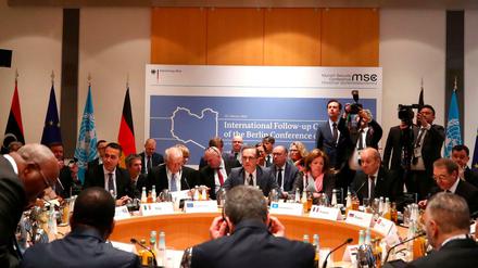 Bundesaußenminister Heiko Maas (Mitte) auf der Libyen-Folgekonferenz mit seinen Amtskollegen. 