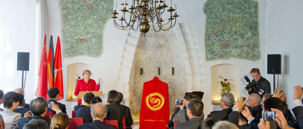 In Stralsund sprach Bundeskanzlerin Angela Merkel 2016 bei der Eröffnung eines Konfuzius-Instituts.