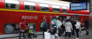 Die Ticketpreise der Bahn sind mit der Absenkung der Mehrwertsteuer von 19 auf sieben Prozent billiger geworden. 