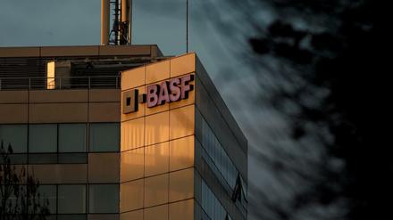 BASF nutzt ein eigenes auf Dicamba basierendes Produkt, um gentechnisch veränderte Pflanzen zu behandeln.