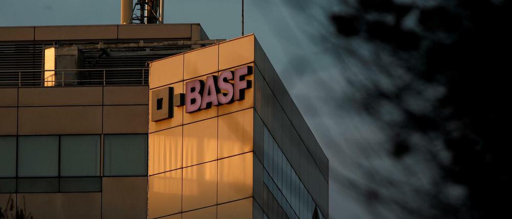 BASF nutzt ein eigenes auf Dicamba basierendes Produkt, um gentechnisch veränderte Pflanzen zu behandeln.