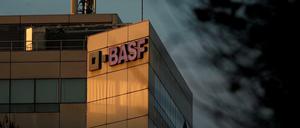 BASF nutzt ein eigenes auf Dicamba basierendes Produkt, um gentechnisch veränderte Pflanzen zu behandeln.