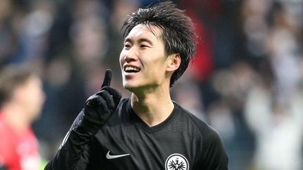 Ein Fingerzeig: Frankfurts Daichi Kamada trifft gegen Salzburg gleich dreimal.