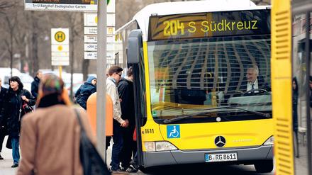 Busfahrer müssen bei Verspätungen mit harschen Reaktionen ihrer Fahrgäste rechnen. 