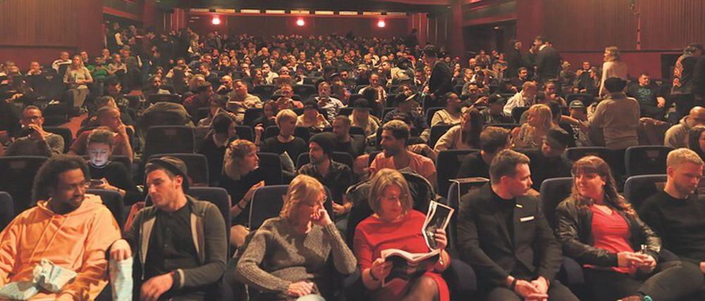 Heimatliche Höhle. Das Delphi Kino ist bis heute die Hauptspielstätte des Forums. Hier fanden auch die berühmten Mitternachtsvorstellungen statt.