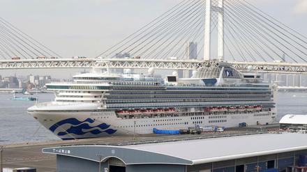 Die „Diamond Princess“ liegt im Hafen von Yokohama.