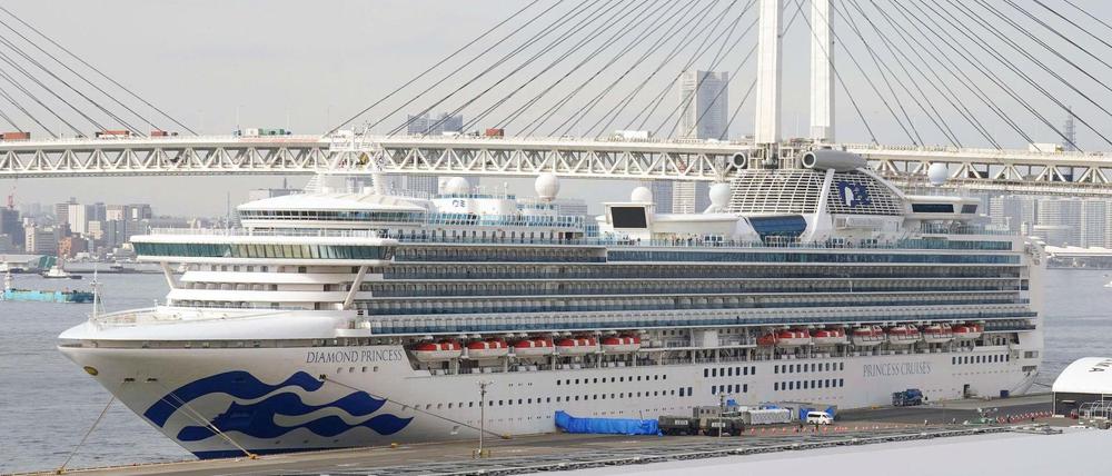 Die „Diamond Princess“ liegt im Hafen von Yokohama.
