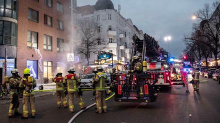 Großeinsatz der Feuerwehr bei einem Kellerbrand in der Hermannstraße.