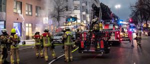 Großeinsatz der Feuerwehr bei einem Kellerbrand in der Hermannstraße.