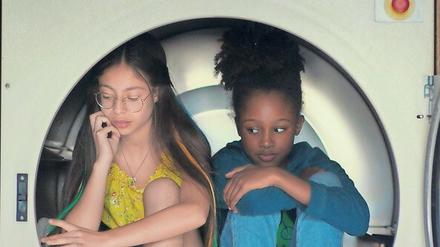 Médina El Aidi-Azouni und Fathia Youssouf in „Mignonnes“ aus der Sektion Generation.