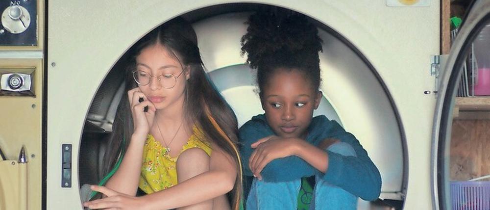 Médina El Aidi-Azouni und Fathia Youssouf in „Mignonnes“ aus der Sektion Generation.