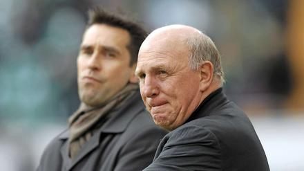 Man kann über den direkten Vorgänger von Michael Preetz denken wie man will, aber nach peinlichen Niederlagen stellte sich Dieter Hoeneß (rechts) immer. 