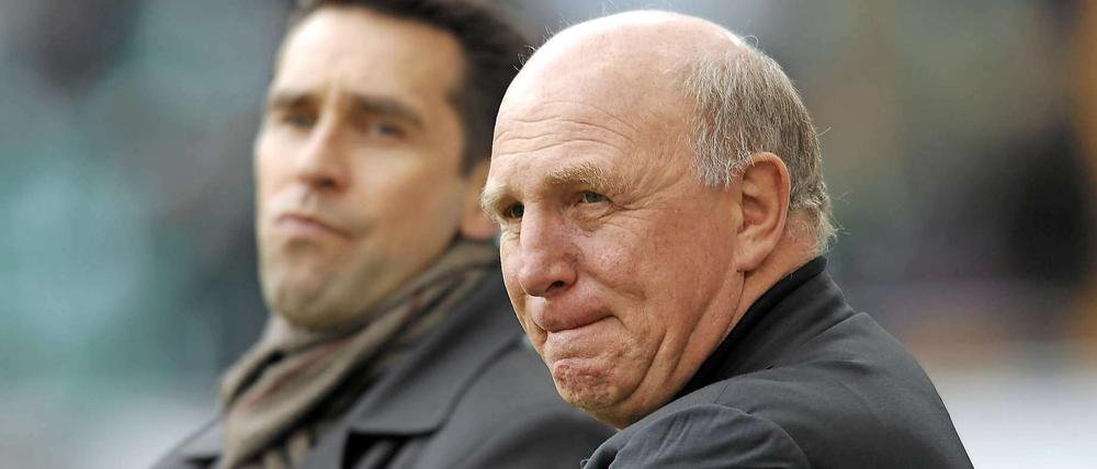 Man kann über den direkten Vorgänger von Michael Preetz denken wie man will, aber nach peinlichen Niederlagen stellte sich Dieter Hoeneß (rechts) immer.