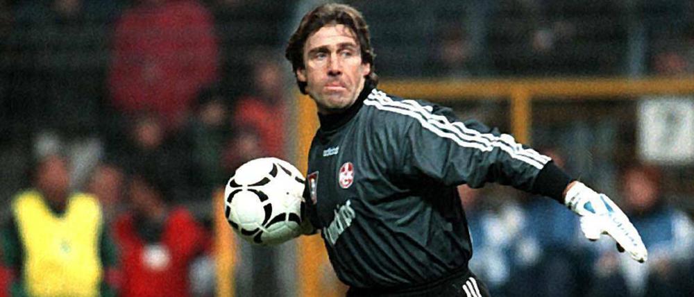 Ein Bild aus seiner aktiven Zeit: Torwart Gerry Ehrmann beim Abwurf.