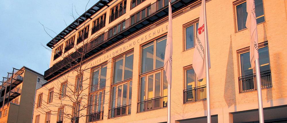Deutlich mehr Studierende musst die Alice-Salomon-Hochschule aufnehmen. Nun mangelt es an Räumen.