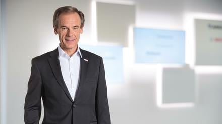Bosch-Chef Volkmar Denner ist Naturwissenschaftler. Von konzerneigenen Forschern ließ er sich in Künstlicher Intelligenz ausbilden.