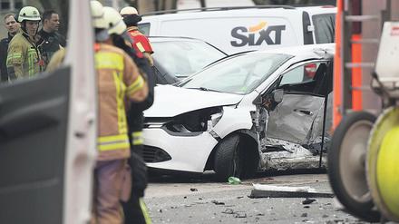 Einsatz mit Todesfolge. Die 21-jährige Fabien Martini wollte auf dem Mittelstreifen der Grunerstraße einparken. 