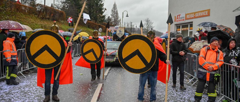 Das Symbol der Identitären Bewegung beim Fasching in Schirgiswalde.